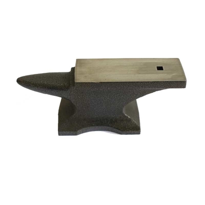 o ferro de carcaça 10kg forjou o ferreiro que de aço Anvil Making Hand utiliza ferramentas a bancada do metal